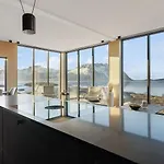 Vakantiehuis Fjordview Arctic With Sauna And Jacuzzi *
