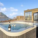Fjordview Arctic With Sauna And Jacuzzi * Lyngværet