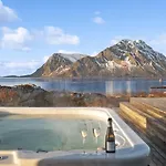 Vakantiehuis Fjordview Arctic With Sauna And Jacuzzi *