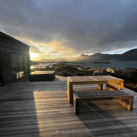 Fjordview Arctic With Sauna And Jacuzzi بيت للعطل